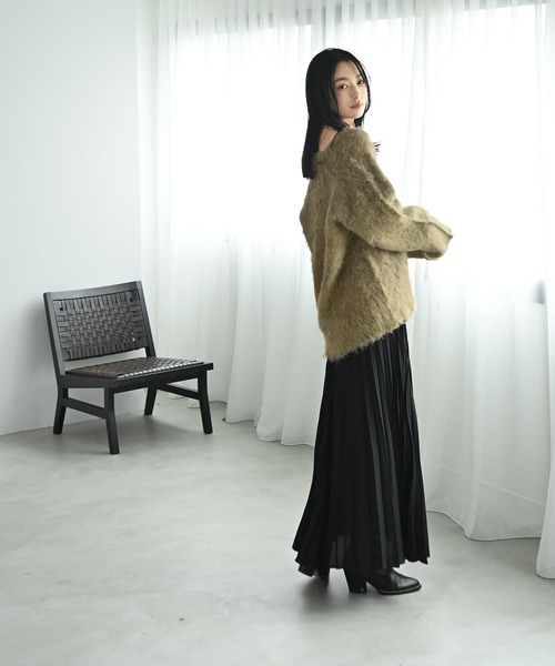 STYLE DELI(スタイルデリ)の「【BLK001】ブークレシャギーVネックプルオーバー(ニット/セーター・レディース・イエロー/チャコール・FREE)」の4枚目の写真