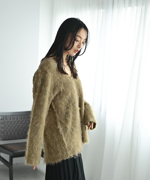 STYLE DELI(スタイルデリ)の「【BLK001】ブークレシャギーVネックプルオーバー(ニット/セーター・レディース・イエロー/チャコール・FREE)」の6枚目の写真