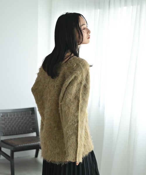 STYLE DELI(スタイルデリ)の「【BLK001】ブークレシャギーVネックプルオーバー(ニット/セーター・レディース・イエロー/チャコール・FREE)」の7枚目の写真