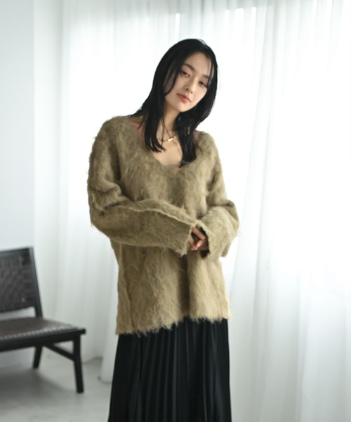 STYLE DELI(スタイルデリ)の「【BLK001】ブークレシャギーVネックプルオーバー(ニット/セーター・レディース・イエロー/チャコール・FREE)」の8枚目の写真