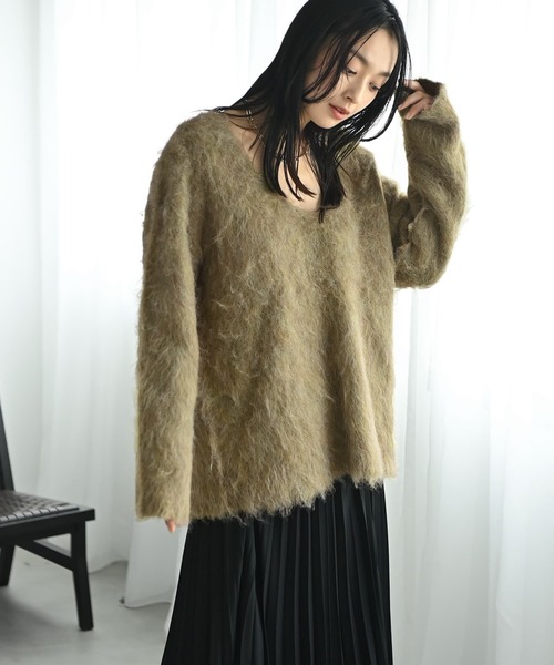 STYLE DELI(スタイルデリ)の「【BLK001】ブークレシャギーVネックプルオーバー(ニット/セーター・レディース・イエロー/チャコール・FREE)」の3枚目の写真