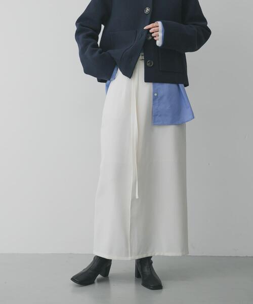 SENSE OF PLACE by URBAN RESEARCH(センスオブプレイスバイアーバンリサーチ)の「ベルトデザインペンシルスカート(スカート・レディース・アイボリー/ブラック/ベージュ・MEDIUM/SMALL)」の1枚目の写真