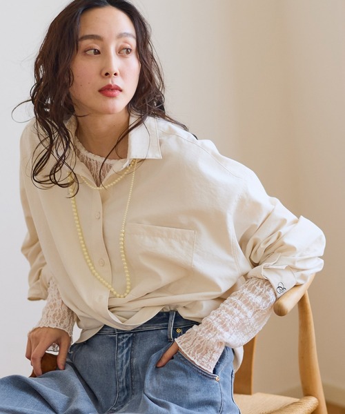 Elura（エルーラ）の「アイロンいらずレギュラーシャツ/634737（シャツ/ブラウス・レディース・ダークブラウン/オフホワイト/ブラウン/ライトブルー/ライトピンク/キャメル・FREE）」の2枚目の写真