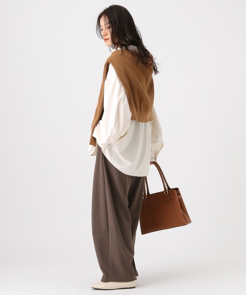 Elura（エルーラ）の「アイロンいらずレギュラーシャツ/634737（シャツ/ブラウス・レディース・ダークブラウン/オフホワイト/ブラウン/ライトブルー/ライトピンク/キャメル・FREE）」の10枚目の写真