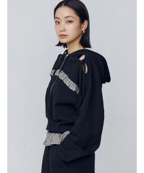 EMODA(エモダ)の「カットアウトリボンフーディ(パーカー・レディース・グレー/ブラック/ライトグレー・FREE)」の18枚目の写真