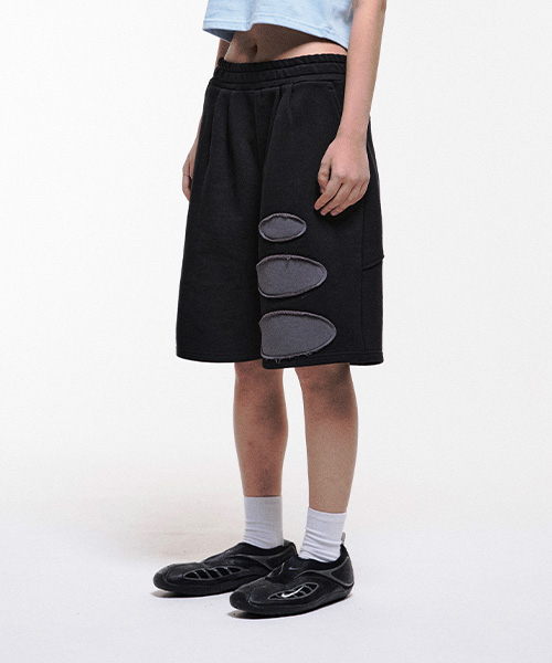 THECOLDESTMOMENT(ザコールデストモーメント)の「TCM stone half sweat pants (black)(その他パンツ・レディース・その他・M/XL)」の1枚目の写真