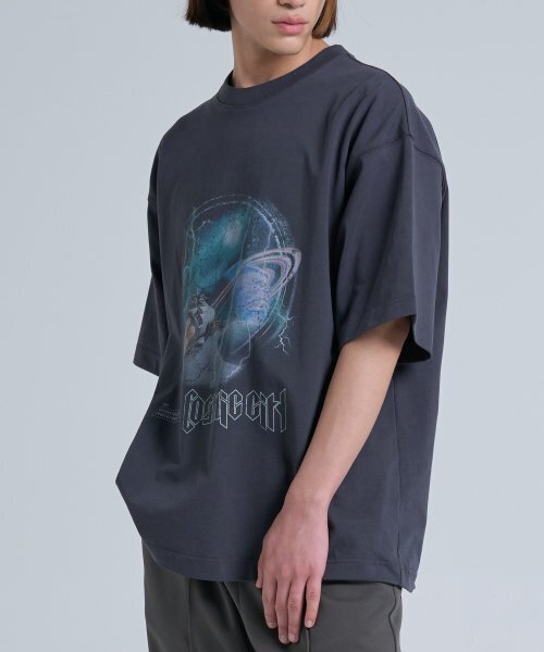 INTERSECTION（インターセッション）の「スペースツアーオーバーサイズTシャツ[グレー]（Tシャツ/カットソー・メンズ・その他・2/1）」の2枚目の写真