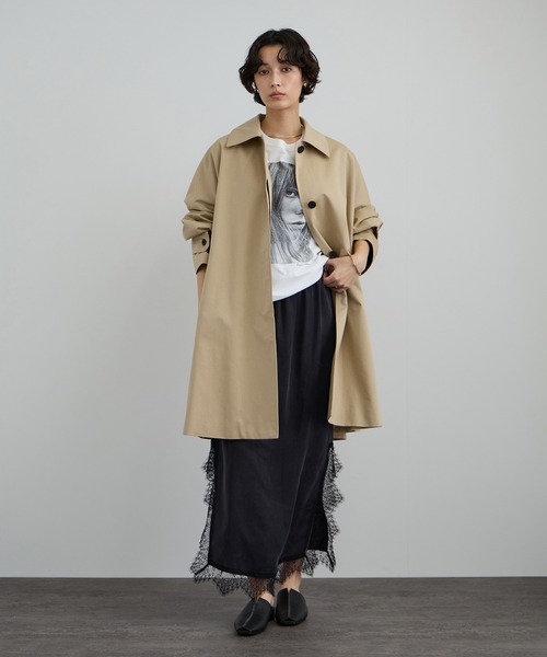 SALON adam et rope'（サロン アダム エ ロペ）の「tacca テントシルエットステンカラーコート（ステンカラーコート・レディース・ベージュ/チャコールグレー・FREE）」の2枚目の写真