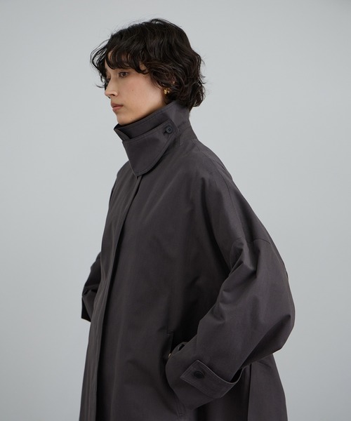 SALON adam et rope'（サロン アダム エ ロペ）の「tacca テントシルエットステンカラーコート（ステンカラーコート・レディース・ベージュ/チャコールグレー・FREE）」の10枚目の写真