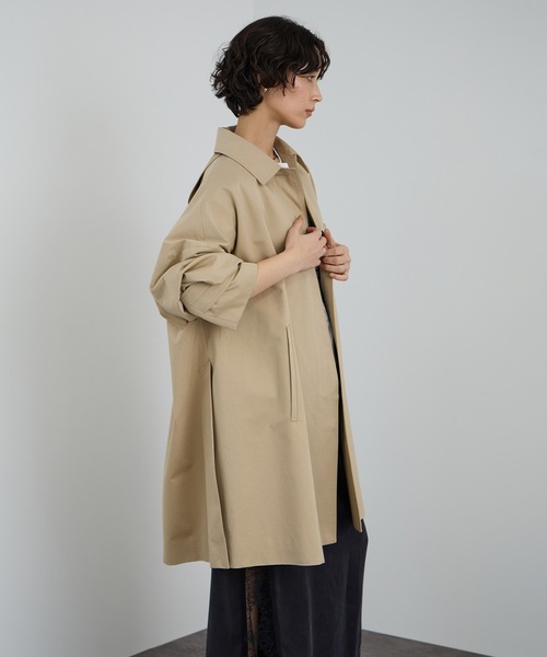 SALON adam et rope'（サロン アダム エ ロペ）の「tacca テントシルエットステンカラーコート（ステンカラーコート・レディース・ベージュ/チャコールグレー・FREE）」の16枚目の写真