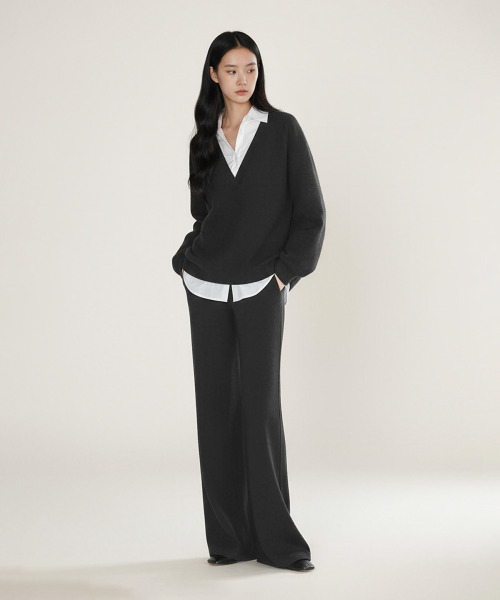 BUTTON SEOUL（ボタンソウル）の「[ウィメンズ] スリムラインVネックルーズトップ (2 COLORS)（ニット/セーター・レディース・ブラック/アイボリー・SMALL/MEDIUM/LARGE）」の6枚目の写真