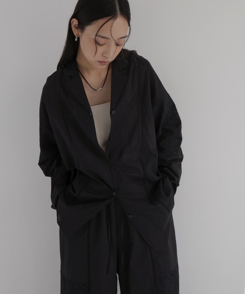  hellam（へラム）の「刺繍レースオープンカラーシャツ（シャツ/ブラウス・レディース・ブラック/ホワイト・FREE）」の3枚目の写真