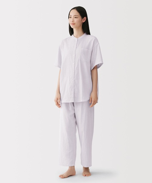無印良品(ムジルシリョウヒン)の「婦人 脇に縫い目のない 薄手ガーゼ五分袖パジャマ(ルームウェア/パジャマ・レディース・ホワイト系/パープル系/イエロー系/ピンク系・S/M/L/XL)」の2枚目の写真