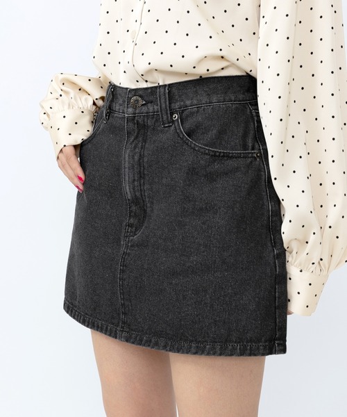 PUNYUS（プニュズ）の「台形デニムミニスカート（デニムスカート・レディース・ブラック/ライトブルー・2/1/5/4/3）」の2枚目の写真