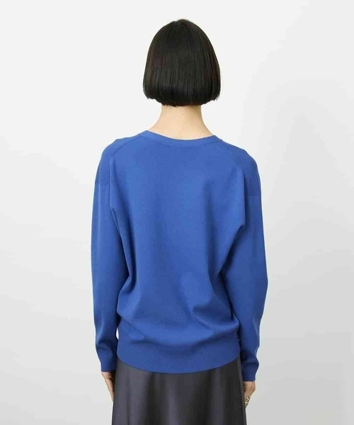 MICHEL KLEIN(ミッシェル・クラン)の「Vネックニットプルオーバー(ニット/セーター・レディース・サンドベージュ/ブルー・38)」の11枚目の写真