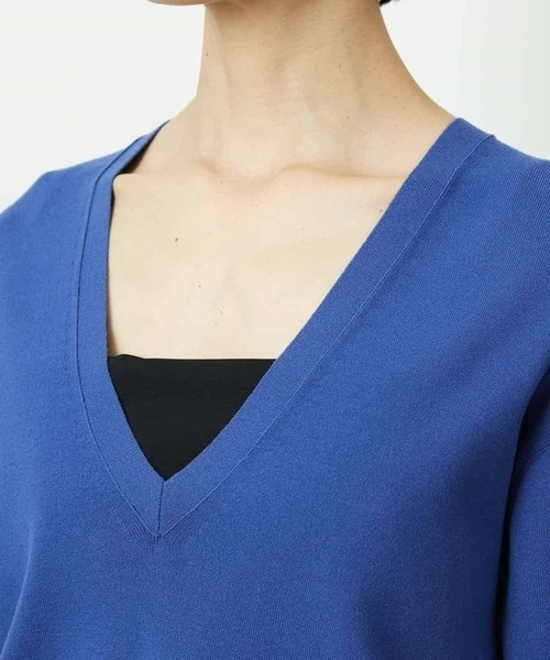 MICHEL KLEIN(ミッシェル・クラン)の「Vネックニットプルオーバー(ニット/セーター・レディース・サンドベージュ/ブルー・38)」の12枚目の写真