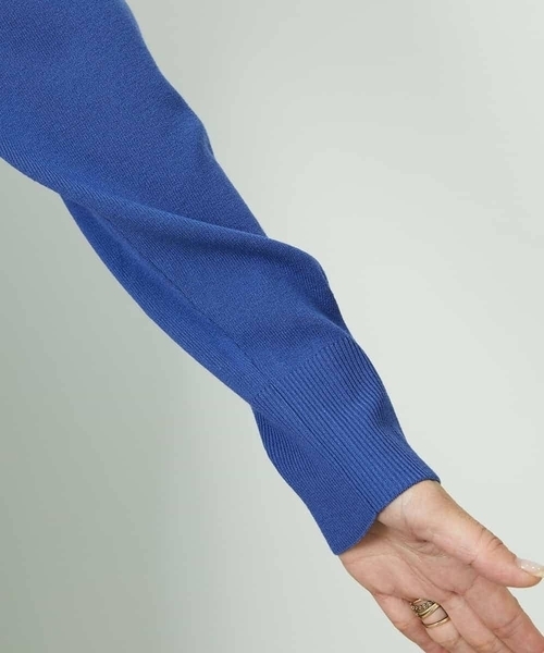 MICHEL KLEIN(ミッシェル・クラン)の「Vネックニットプルオーバー(ニット/セーター・レディース・サンドベージュ/ブルー・38)」の13枚目の写真