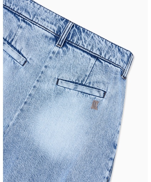 ARMANI EXCHANGE(アルマーニエクスチェンジ)の「【A|X アルマーニ エクスチェンジ】ライトブルーデニム バルミューダパンツ(デニムパンツ・レディース・インディゴブルー・6/4/2/0)」の3枚目の写真