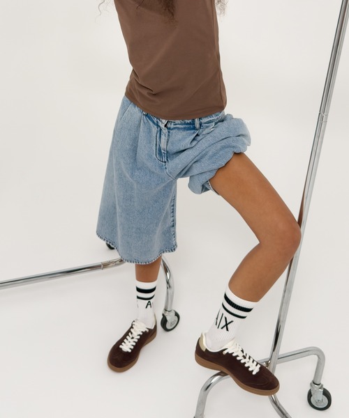 ARMANI EXCHANGE(アルマーニエクスチェンジ)の「【A|X アルマーニ エクスチェンジ】ライトブルーデニム バルミューダパンツ(デニムパンツ・レディース・インディゴブルー・6/4/2/0)」の6枚目の写真
