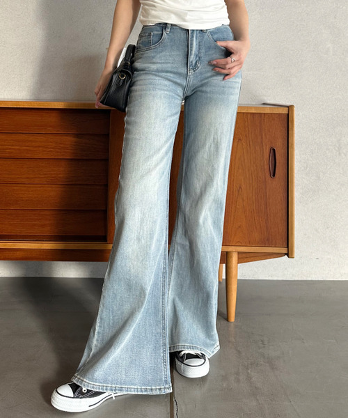 Eclat one(エクラワン)の「【Eclat one】フレアシルエット デニムパンツ(デニムパンツ・レディース・ブラック/ブルー/ホワイト・S/M)」の3枚目の写真