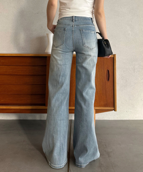 Eclat one(エクラワン)の「【Eclat one】フレアシルエット デニムパンツ(デニムパンツ・レディース・ブラック/ブルー/ホワイト・S/M)」の7枚目の写真