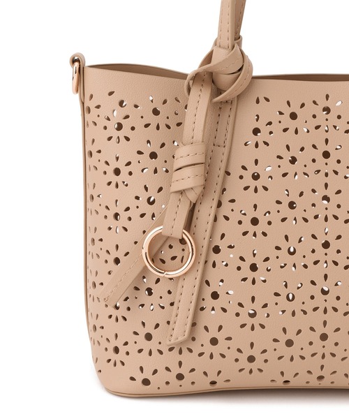 ROPE' PICNIC（ロペピクニック）の「フルーレットパンチングレースミニショルダーバッグ/2WAY（ショルダーバッグ・レディース・オフホワイト/ベージュ系その他/ブラウン・FREE）」の7枚目の写真