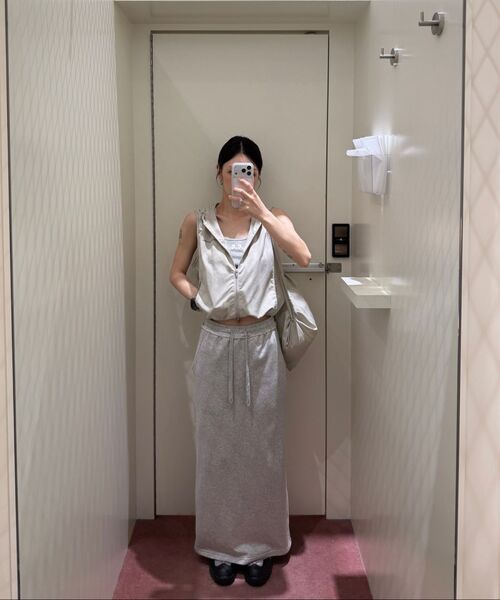 Rest&Recreation（レストアンドレクリエーション）の「NYLON HOOD VEST+GYM SACK SET - LIGHT BEIGE（ベスト・レディース・その他・SMALL/LARGE）」の2枚目の写真