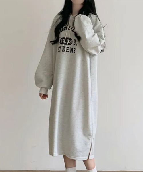 SallyLunn(サリーラン)の「ボリュームスリーブロゴスウェットワンピース(ワンピース・レディース・ライトグレー/ブラック・LARGE/MEDIUM)」の2枚目の写真