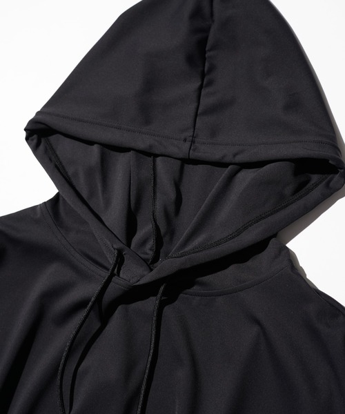 TAION(タイオン)の「TAION / タイオン BASIC SPORTS UV DRY RASH GUARD SHORT PARKA (TAION-W106STRGBS) ラッシュガード ショート丈 プルオーバーパーカー(パーカー・レディース・ブラック・MEDIUM/LARGE/X-LARGE)」の4枚目の写真