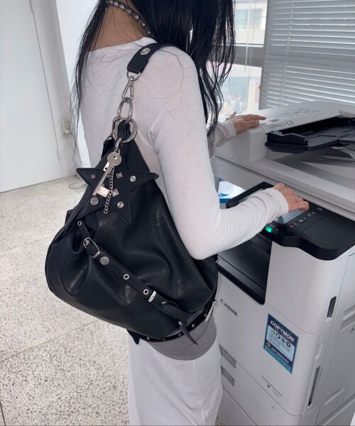 YEOMIMの「slouchy bag (black)(ショルダーバッグ・レディース・その他・FREE)」の21枚目の写真