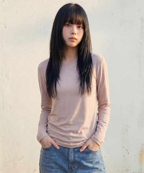 BASIC HOUSE(ベーシックハウス)の「レディース チャラン スパン Uネック オーバーサイズ 長袖Tシャツ ダークベージュ(Tシャツ/カットソー・レディース・ダークベージュ・100/85/90/95)」の1枚目の写真