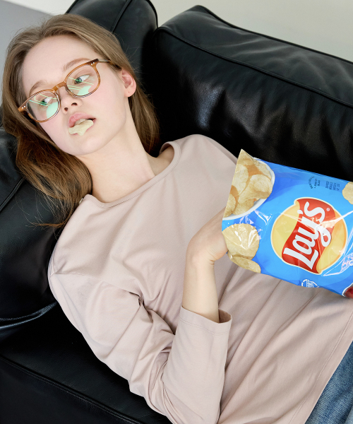 BASIC HOUSE(ベーシックハウス)の「レディース チャラン スパン Uネック オーバーサイズ 長袖Tシャツ ダークベージュ(Tシャツ/カットソー・レディース・ダークベージュ・100/85/90/95)」の19枚目の写真