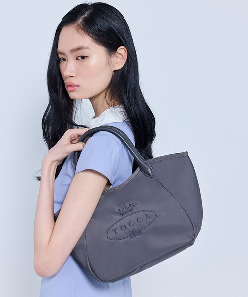 TOCCA(トッカ)の「TOUCH OF CRESTA NYLON TOTE ナイロントートバッグ(トートバッグ・レディース・レッド系/ライトグレー系/ネイビー系/ブラック系・F)」の11枚目の写真