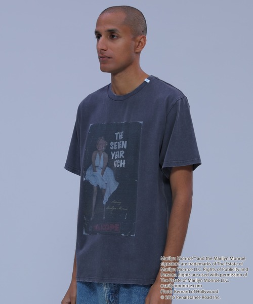 ADPOSION(アドポーション)の「【Marilyn Monroe / マリリン・モンロー】フォトプリントクルーネックTシャツ(Tシャツ/カットソー・レディース・グレー系1/ホワイト系1/ホワイト系2/グレー系2・MEDIUM/LARGE/X-LARGE)」の5枚目の写真