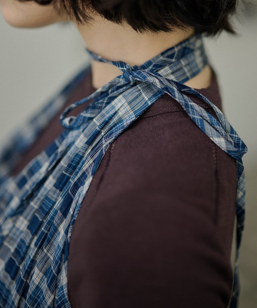 LAULEN（ローレン）の「check halter neck flare tops /チェック柄ホルターネックフレアノースリトップス（その他トップス・レディース・ブルー/ブラック・FREE）」の9枚目の写真