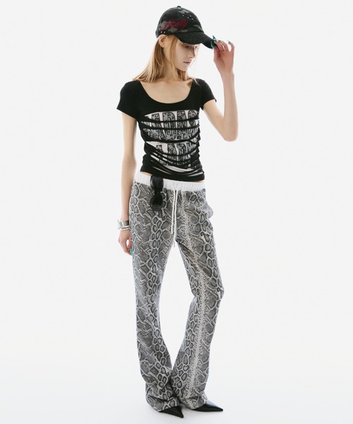 BLONDEY(ブロンディ)の「CUTOUT LAYERED GRAPHIC TOPS(Tシャツ/カットソー・レディース・ホワイト/ブラック・FREE)」の11枚目の写真