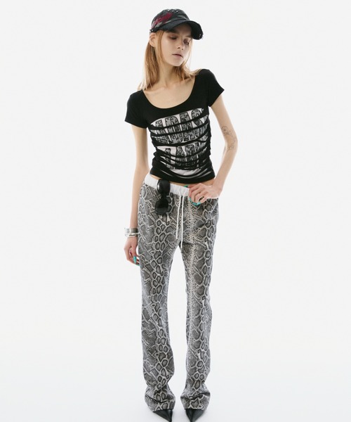 BLONDEY(ブロンディ)の「CUTOUT LAYERED GRAPHIC TOPS(Tシャツ/カットソー・レディース・ホワイト/ブラック・FREE)」の12枚目の写真