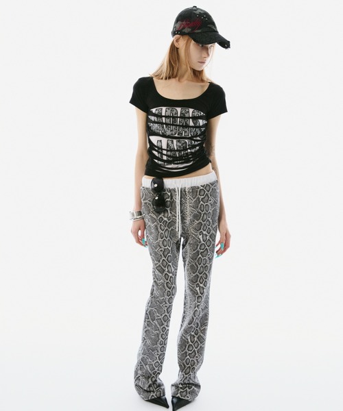 BLONDEY(ブロンディ)の「CUTOUT LAYERED GRAPHIC TOPS(Tシャツ/カットソー・レディース・ホワイト/ブラック・FREE)」の14枚目の写真