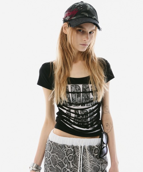BLONDEY(ブロンディ)の「CUTOUT LAYERED GRAPHIC TOPS(Tシャツ/カットソー・レディース・ホワイト/ブラック・FREE)」の16枚目の写真