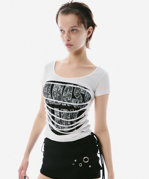 BLONDEY(ブロンディ)の「CUTOUT LAYERED GRAPHIC TOPS(Tシャツ/カットソー・レディース・ホワイト/ブラック・FREE)」の22枚目の写真