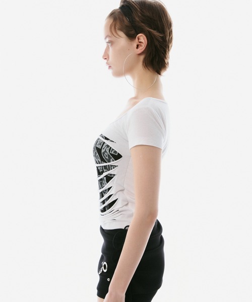 BLONDEY(ブロンディ)の「CUTOUT LAYERED GRAPHIC TOPS(Tシャツ/カットソー・レディース・ホワイト/ブラック・FREE)」の9枚目の写真