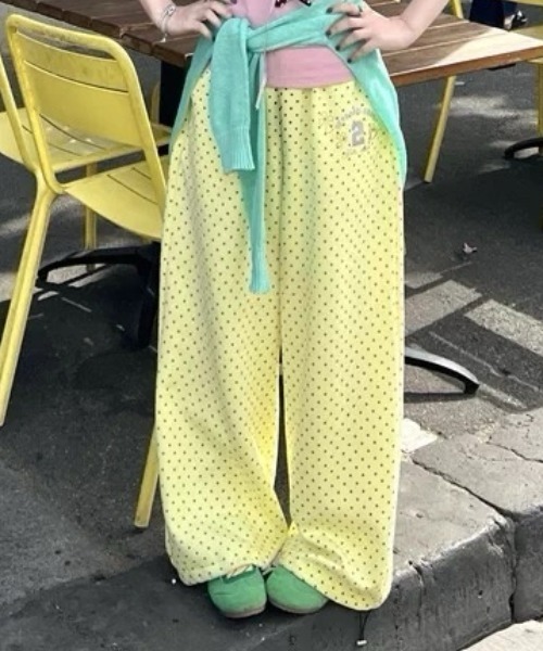 Vipoa（ヴィポア）の「Polka dot wide sweat pants（スウェットパンツ・レディース・ピンク/ライトイエロー・FREE）」の2枚目の写真