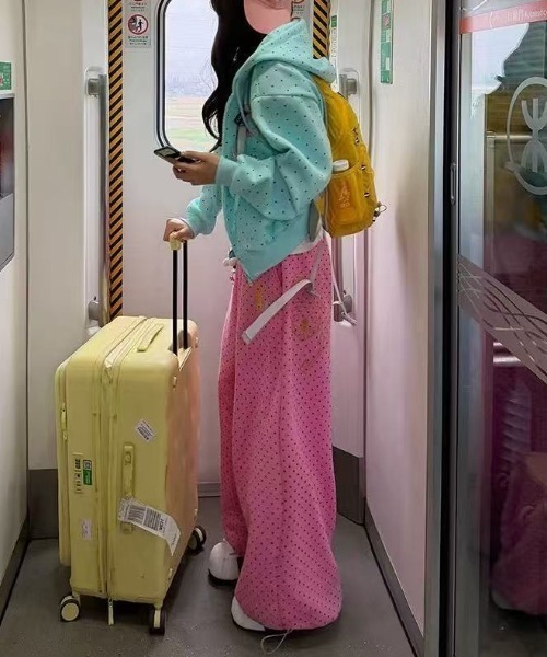 Vipoa（ヴィポア）の「Polka dot wide sweat pants（スウェットパンツ・レディース・ピンク/ライトイエロー・FREE）」の21枚目の写真