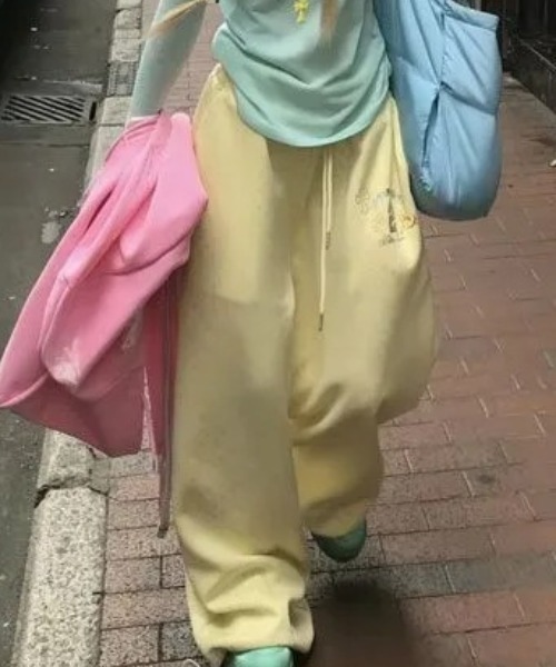 Vipoa（ヴィポア）の「Polka dot wide sweat pants（スウェットパンツ・レディース・ピンク/ライトイエロー・FREE）」の8枚目の写真