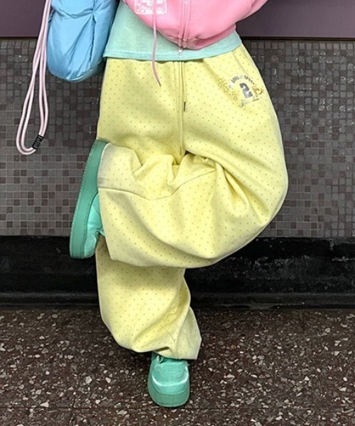 Vipoa（ヴィポア）の「Polka dot wide sweat pants（スウェットパンツ・レディース・ピンク/ライトイエロー・FREE）」の9枚目の写真