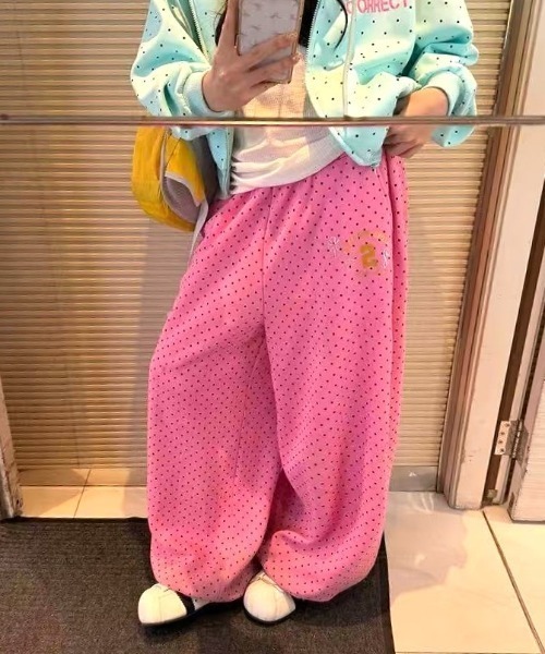 Vipoa（ヴィポア）の「Polka dot wide sweat pants（スウェットパンツ・レディース・ピンク/ライトイエロー・FREE）」の11枚目の写真
