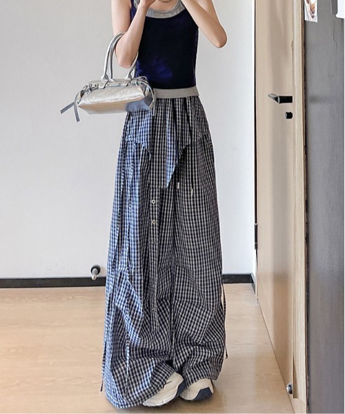 &soiree(アンドソワレ)の「レイヤードリボン付きギンガムチェックタックワイドイージーパンツ(その他パンツ・レディース・ネイビー/ブラック/サックスブルー・SMALL/MEDIUM/LARGE/X-LARGE)」の2枚目の写真