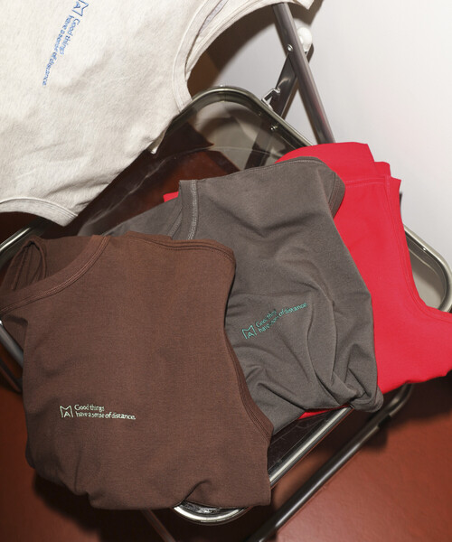 Firsthand(ファーストハンド)の「MA Firsthand/マ ファーストハンド ベーシック ロゴ フレンチスリーブ Tシャツ / BASIC LOGO FRENCH SLEEVE TEE(Tシャツ/カットソー・レディース・レッド/ブラウン/チャコールグレー/オフホワイト・FREE)」の6枚目の写真