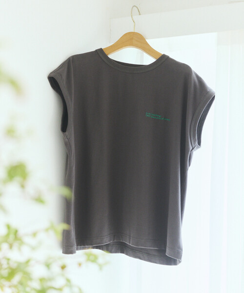 Firsthand(ファーストハンド)の「MA Firsthand/マ ファーストハンド ベーシック ロゴ フレンチスリーブ Tシャツ / BASIC LOGO FRENCH SLEEVE TEE(Tシャツ/カットソー・レディース・レッド/ブラウン/チャコールグレー/オフホワイト・FREE)」の9枚目の写真