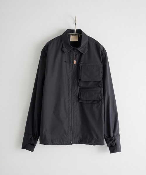 JIAN YE(ジェンイェ)の「FANG SHIRT(シャツ/ブラウス・メンズ・ブラック/ピンク・MEDIUM/LARGE)」の1枚目の写真